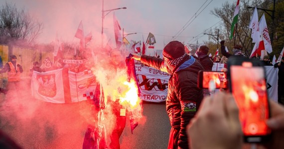 49 osób posiadających narkotyki, które zostały zatrzymane przez policjantów podczas zabezpieczania obchodów Narodowego Święta Niepodległości w Warszawie, ma dziś usłyszeć zarzuty. W sumie mundurowi interweniowali wobec 164 osób.