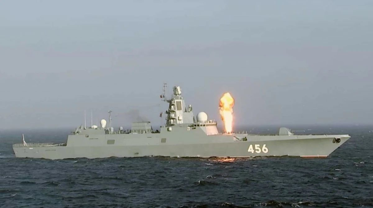 Fregata rosyjskiej Floty Północnej "Admirał Gołowko" przeprowadziła ćwiczenia w kanale La Manche. Co ważne, okręt wyposażony jest w hipersoniczne pociski manewrujące nowej generacji Cyrkon.