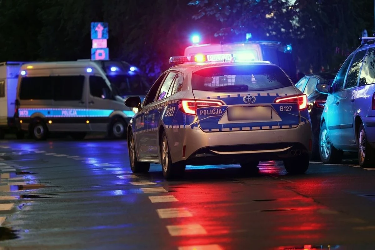 Zarzut uszkodzenia ciała usłyszał 20-latek, który w nocy z soboty na niedzielę zaatakował nożem dwie osoby przed jedną z dyskotek w Olsztynie. Zarówno napastnik, jak i pokrzywdzeni nie pamiętają całego zdarzenia, bo byli pijani.