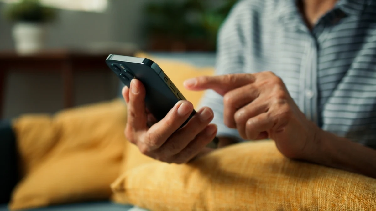 ​Jest prokuratorskie śledztwo związane ze śmiercią kobiety okradzionej przez oszustów w Częstochowie. Ofiara miała 99 lat. Złodzieje wykorzystali metodę "na policjanta" i ukradli jej 250 tysięcy złotych.