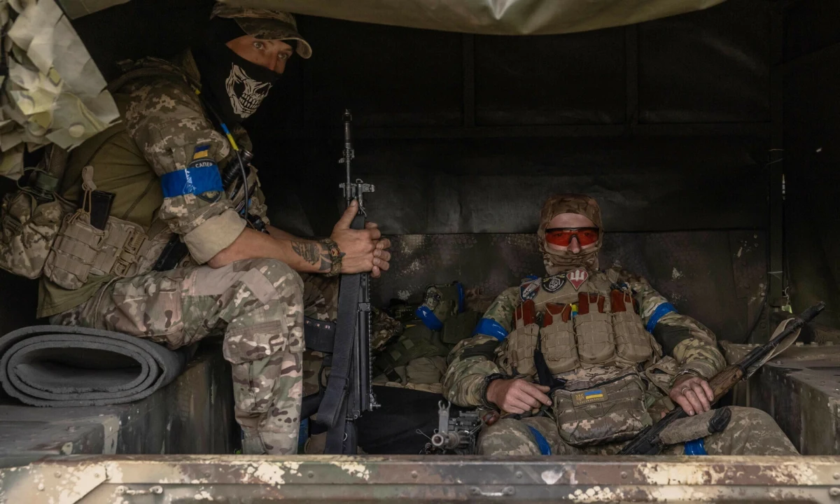 Klapa - tak można określić dotychczasową kontrofensywę sił rosyjskich we własnym obwodzie kurskim. Siły Moskwy, chcąc wypchnąć Ukraińców z własnego terytorium, przez pierwsze trzy dni straciły prawie 30 pojazdów opancerzonych i 200 żołnierzy - przekazał niemiecki analityk wojskowy Julian Röpcke.