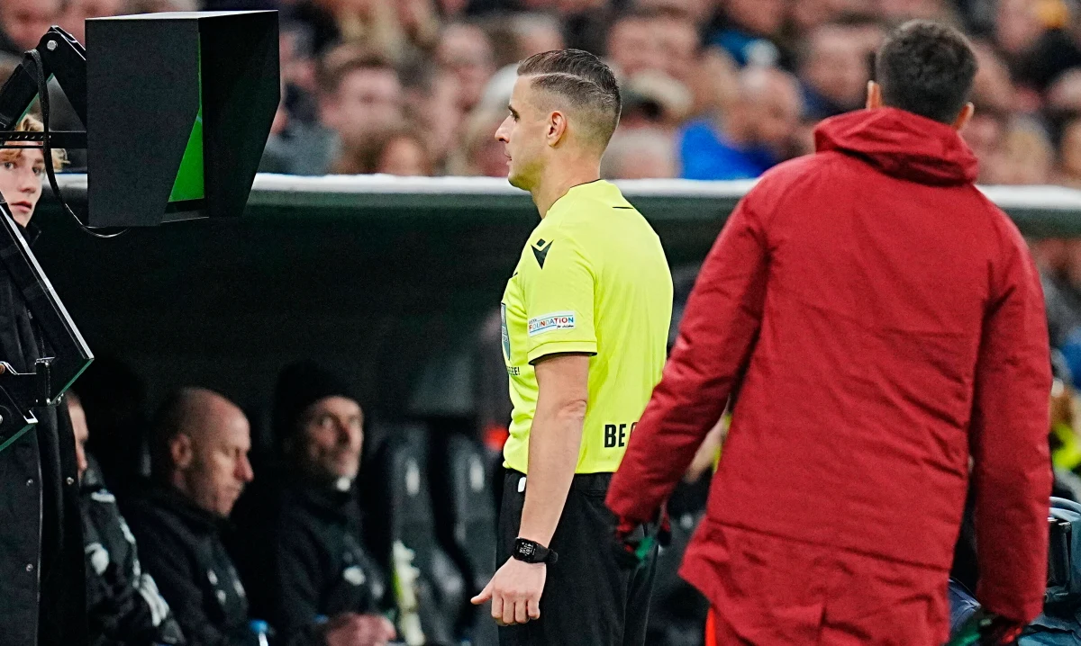 UEFA zdecydowała, że sędzią piątkowego meczu piłkarskiej Ligi Narodów Portugalia - Polska, który odbędzie się w Porto, będzie Litwin Donatas Rumsas. 38-letniemu arbitrowi na liniach pomagać będą jego rodacy Aleksandr Radius i Dovydas Suziedelis, a sędzią technicznym będzie Robertas Valikonis.