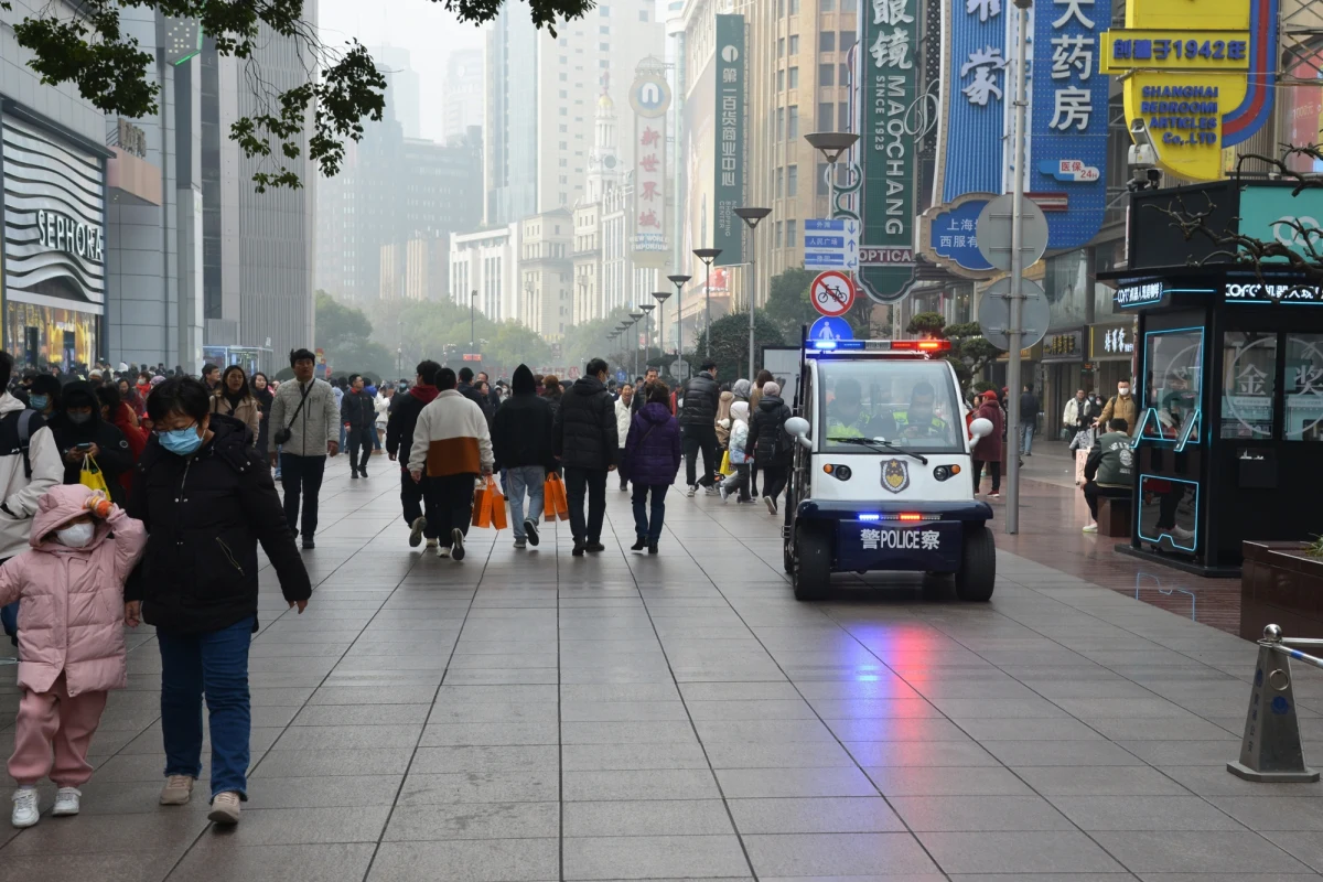 Co najmniej 35 osób zginęło, a 43 zostały ranne po tym, jak mężczyzna kierujący samochodem wjechał w tłum w miejscowości Zhuhai na południu Chin. Ze wstępnych ustaleń policji wynika, że sprawca chciał dopuścić się "zemsty na społeczeństwie".