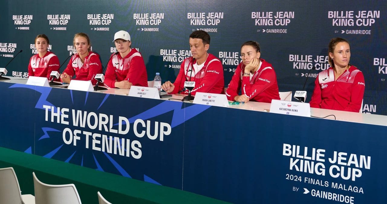 Nasza kadra na finały Pucharu Billie Jean King (od lewej): Maja Chwalińska, Magdalena Fręch, Iga Świątek, kapitan Dawid Celt, Magda Linette i Katarzyna Kawa