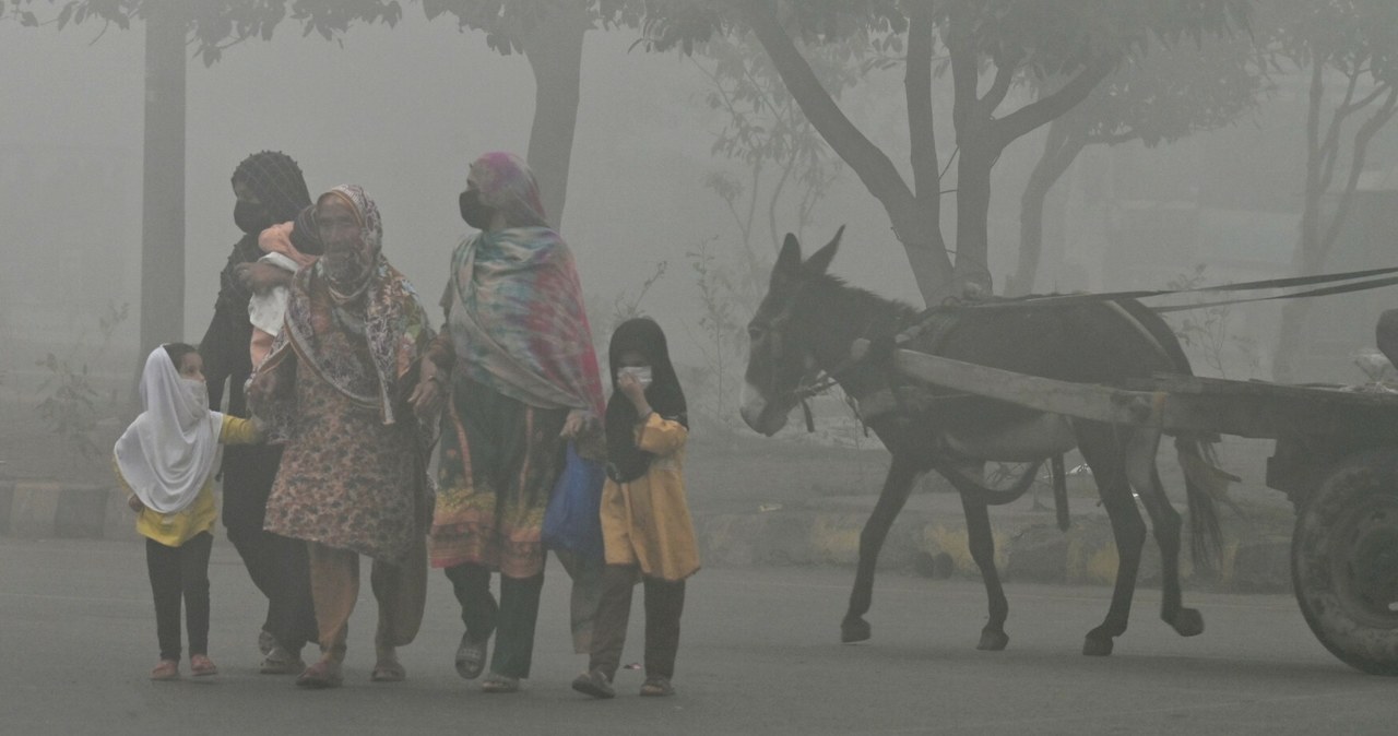  Pozamykali sklepy, parki i szkoły. Mają największy smog na świecie