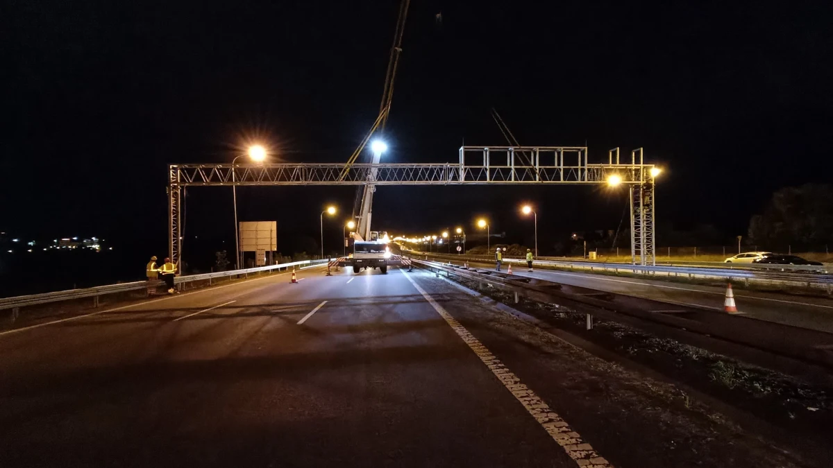 Od dziś do czwartku zostanie wprowadzona czasowa organizacja ruchu na obwodnicy Trójmiasta. Zmian należy spodziewać się od Osowej po węzeł Port w Gdyni. Roboty związane są z bramownicami, które pojawiły się nad ekspresówką. 