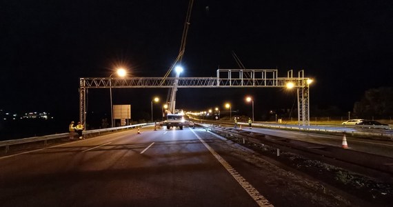 Od dziś do czwartku zostanie wprowadzona czasowa organizacja ruchu na obwodnicy Trójmiasta. Zmian należy spodziewać się od Osowej po węzeł Port w Gdyni. Roboty związane są z bramownicami, które pojawiły się nad ekspresówką. 