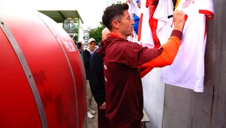 Robert Lewandowski podczas treningu w Niemczech spotkał się z kibicami. WIDEO