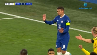 Thiago Silva chciał być jak Maradona kierując piłkę do siatki – ręką. WIDEO