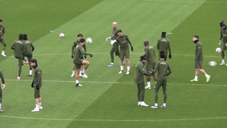 Liderzy Ligue-1, PSG, trenują przed wyjazdem do Strasburga. WIDEO