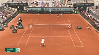 Iga Świątek pokonuje Gauff 6-4, 6-2 i awansuje do półfinału French Open. WIDEO