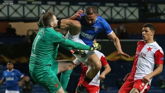 Liga Europy. Glasgow Rangers - Slavia Praga. Bandycki faul Kemara Roofe. Wideo