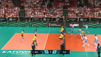 Niesamowita wymiana w trzecim secie meczu Brazylia - Słowenia. WIDEO (Polsat Sport)