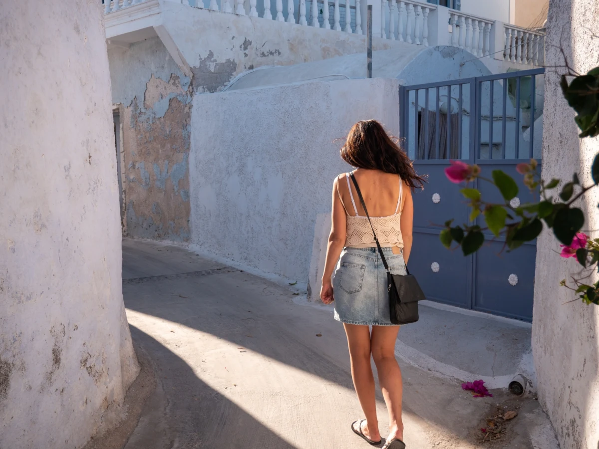 Grecja mierzy się z niepokojącą liczbą kobietobójstw, czyli zabójstw kobiet popełnianych ze względu na płeć ofiar - alarmuje portal ProtoThema. Od początku roku krajem wstrząsnęło 12 takich zbrodni. Eksperci i aktywiści oskarżają grecki system sprawiedliwości o nieumiejętną ochronę ofiar przemocy domowej.