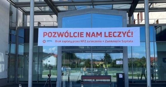 Szpital w Żywcu wznowił działalność dwóch z trzech oddziałów, które nie przyjmowały pacjentów od 7 października. Powodem zawieszenia był brak środków na wynagrodzenia dla lekarzy, co przekłada się na braki kadrowe. Nadal nie działa jeden oddział i dwie poradnie.