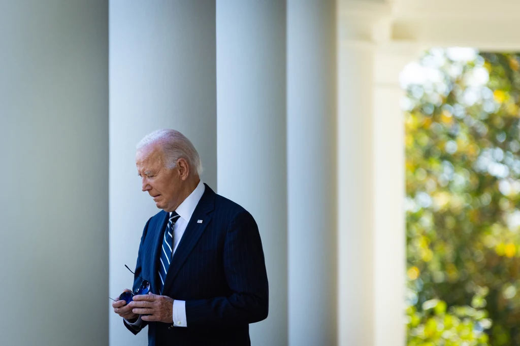 Prezydent USA Joe Biden w Ogrodzie Różanym Białego Domu