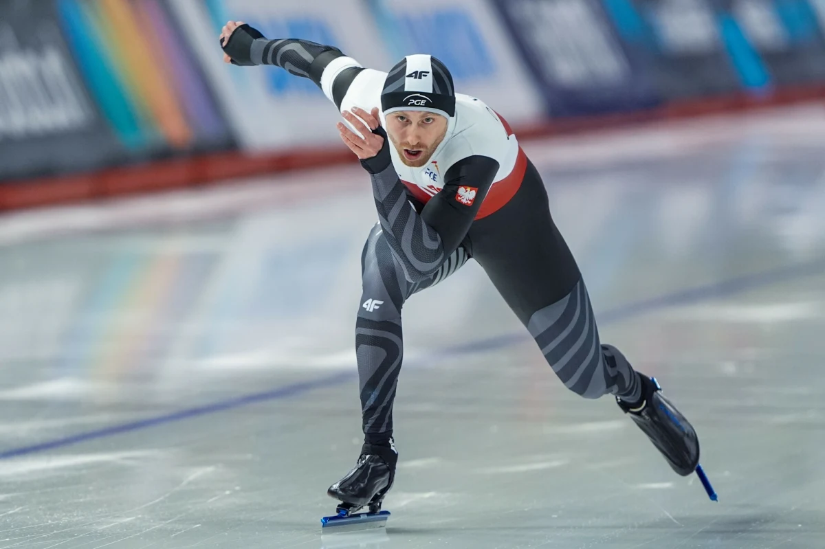 Reprezentacja polskich panczenistów dotarła do Japonii. Właśnie w japońskim Nagano za nieco ponad tydzień rozpocznie się nowy sezon Pucharu Świata. O swoich przedsezonowych oczekiwaniach opowiedzieli w rozmowie z RMF FM: Damian Żurek, Piotr Michalski oraz Kaja Ziomek-Nogal, która wraca do międzynarodowej rywalizacji po urodzeniu córeczki.