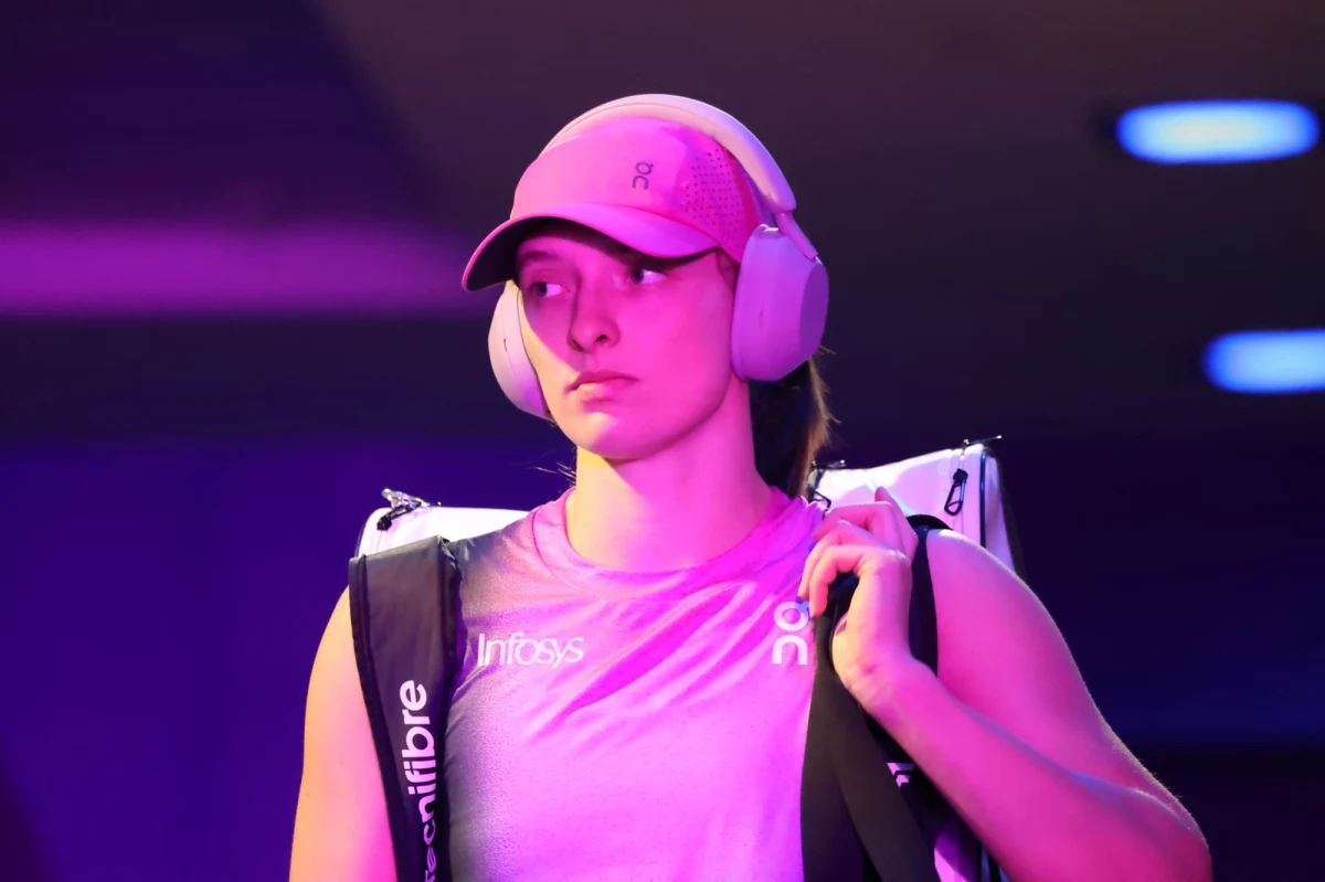 W związku z czerwonym alarmem pogodowym w Maladze środowy mecz polskich tenisistek z Hiszpankami w turnieju finałowym Billie Jean King Cup został przełożony na piątek - poinformowali organizatorzy. Do Hiszpanii na finał tych prestiżowych rozgrywek poleciały m.in. Iga Świątek, Magdalena Fręch i Magda Linette.