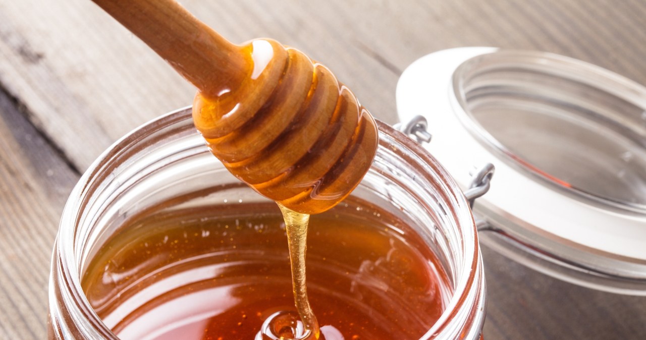 Miód znowu twardy jak kamień? Pszczelarz radzi, jak uniknąć tego błędu
