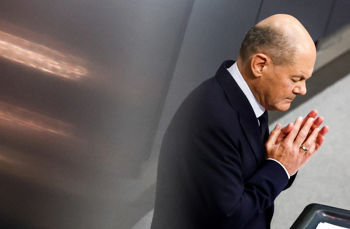 Kanclerz Niemiec potwierdził, że 11 grudnia zwróci się o głosowanie ws. wotum zaufania dla swojego rządu, a Bundestag podejmie decyzję w tej sprawie 16 grudnia. Olaf Scholz przemawiał w środę w Bundestagu, tydzień po rozpadzie koalicji SPD, Zielonych i FDP.