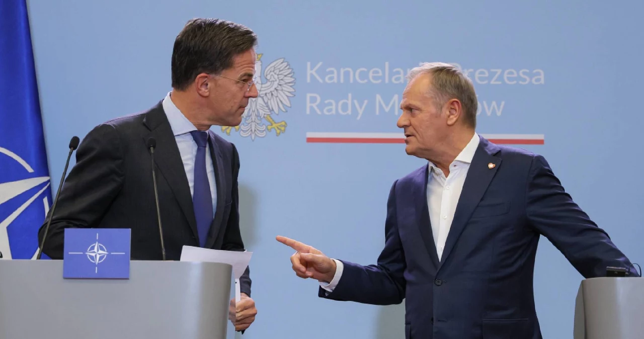 Mark Rutte i Donald Tusk podczas wspólnej konferencji prasowej w KPRM