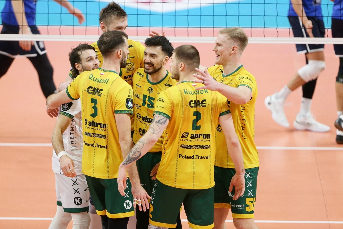Siatkarze Aluronu CMC Warty Zawiercie wygrali z austriackim zespołem Hypo Tirol Innsbruck 3:0 (25:21, 25;19, 25:16) w pierwszym meczu grupy C Ligi Mistrzów. Zespół z Jury Krakowsko-Częstochowskiej swoje "domowe" pojedynki LM rozgrywa w Sosnowcu.