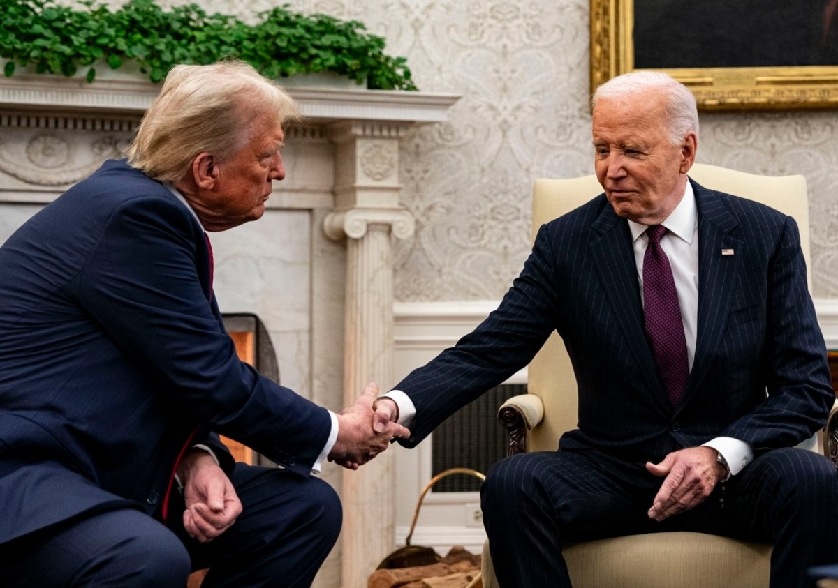 Amerykańskie wsparcie dla Ukrainy na dotychczasowym poziomie? Do tego miał przekonywać Donalda Trumpa Joe Biden podczas środowego spotkania w Białym Domu. "Zwrócimy się do Kongresu USA o dodatkowe środki na wsparcie Ukrainy" - zapowiedział doradca ds. bezpieczeństwa narodowego Jake Sullivan. "Rozmowa prezydenta Bidena z Donaldem Trumpem była serdeczna, a Trump przyszedł ze szczegółową listą pytań" - mówiła rzeczniczka Białego Domu Karine Jean-Pierre. Spotkanie trwało dwie godziny.