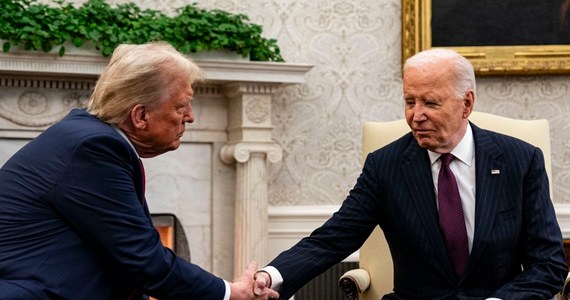 Amerykańskie wsparcie dla Ukrainy na dotychczasowym poziomie? Do tego miał przekonywać Donalda Trumpa Joe Biden podczas środowego spotkania w Białym Domu. "Zwrócimy się do Kongresu USA o dodatkowe środki na wsparcie Ukrainy" - zapowiedział doradca ds. bezpieczeństwa narodowego Jake Sullivan. "Rozmowa prezydenta Bidena z Donaldem Trumpem była serdeczna, a Trump przyszedł ze szczegółową listą pytań" - mówiła rzeczniczka Białego Domu Karine Jean-Pierre. Spotkanie trwało dwie godziny.