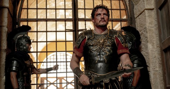 Nowy Gladiator to hołd dla Maximusa, którego w pierwszej części grał Russell Crowe. "Siła i Honor", hasło jego życia z pierwszej części, wybrzmiewa tu wiele razy. Doskonałe role stworzyli Pedro Pascal jako rozdarty wewnętrznie generał Acacius oraz Denzel Washington jako Macrinus, handlarz bronią i właściciel gladiatorów. "Gladiator II" wchodzi do kin 15 listopada.