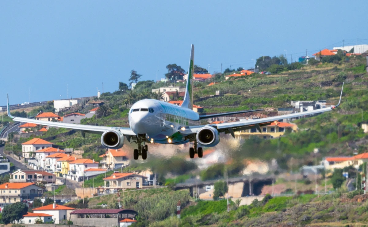 Do niecodziennej sytuacji doszło na pokładzie samolotu lecącego z Gwinei Bissau do Lizbony. W pewnym momencie jedna z pasażerek zaczęła rodzić. Zmusiło to załogę samolotu do podjęcia decyzji o awaryjnym lądowaniu.