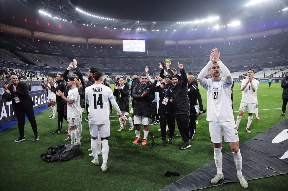 Piłkarze reprezentacji Francji zremisowali z Izraelem 0:0 w 5. kolejce Ligi Narodów. Mecz na Stade de France wywołał wiele emocji z powodu trwającej wojny w Strefie Gazy. Ze względu na zagrożenie terrorystyczne, bezpieczeństwa w Paryżu pilnowało cztery tysiące policjantów.