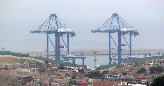 Odwiedzający Peru przywódca Chin Xi Jinping wirtualnie otworzył w czwartek wielki port Chancay w pobliżu Limy. Zbudowany, sfinansowany i kontrolowany przez państwową chińską firmę port ma usprawnić bezpośredni transport towarów pomiędzy Azją a Ameryką Południową.