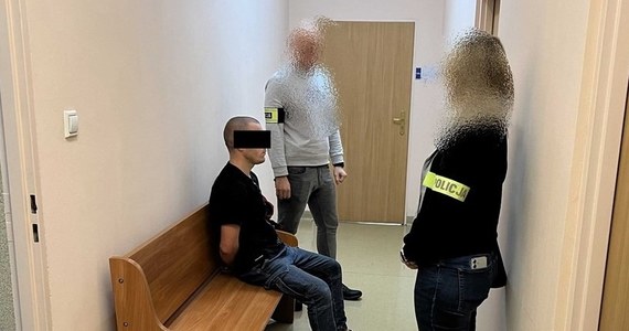 Policja zatrzymała 22-latka, który odpowie za próbę wykolejenia pociągu w okolicach Gliwic. Jak ustalono, to on położył na torach metalową konstrukcję, która mogła doprowadzić do tragedii. 