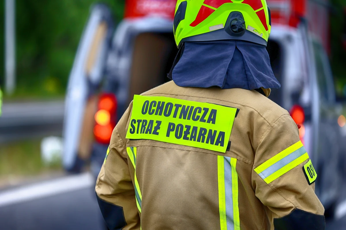 Biegli ustalili, że strażak z Białego Dunajca, który zmarł po spotkaniu druhów w remizie, nie został uderzony żadnym ciężkim przedmiotem - dowiedział się reporter RMF FM Maciej Pałahicki. Z opinii, jaka dotarła do prokuratury, wynika, że najbardziej prawdopodobną przyczyną urazu głowy było uderzenie o twarde podłoże.