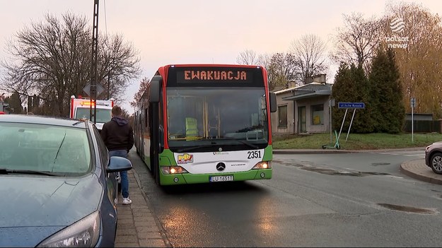 Wielka ewakuacja w Lublinie. Na placu budowy znaleziono niewybuch, najprawdopodobniej pocisk z okresu II wojny światowej. Swoje domy musiało opuścić niemal 3 tysiące osób. Ci, którzy w tym czasie nie poszli do pracy czy szkoły, na czas działań saperów zostali przewiezieni na stadion Areny Lublin. Dla ''Wydarzeń'' Łukasz Dubaniewicz.