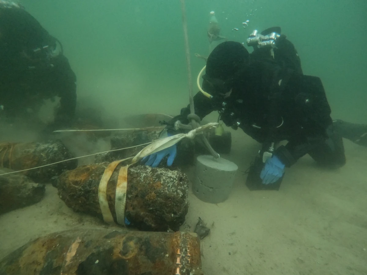 Nurkowie minerzy z 13. Dywizjonu Trałowców w Gdyni przeprowadzili skomplikowaną operację neutralizacji niewybuchów. Tym razem mieli do czynienia z ładunkami o wadze blisko pół tony. 