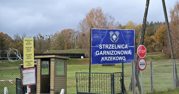 ​5 lat więzienia grozi dwóm myśliwym, którzy na poligonie na obrzeżach Szczecina zastrzelili młodego żołnierza. W rok od tragicznego w skutkach polowania na dziki, Dział do Spraw Wojskowych Prokuratury Rejonowej Szczecin-Niebuszewo skierował do sądu akt oskarżenia.