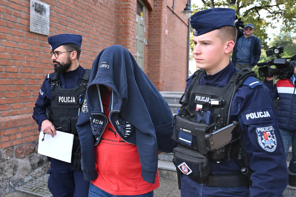 Podejrzany o spowodowanie katastrofy drogowej na S7 w Borkowie k. Gdańska, w której zginęło czworo dzieci, wpłacił 100 tys. zł poręczenia majątkowego. Mężczyzna jest pod dozorem policji i siedem dni w tygodniu musi stawiać się w komisariacie.