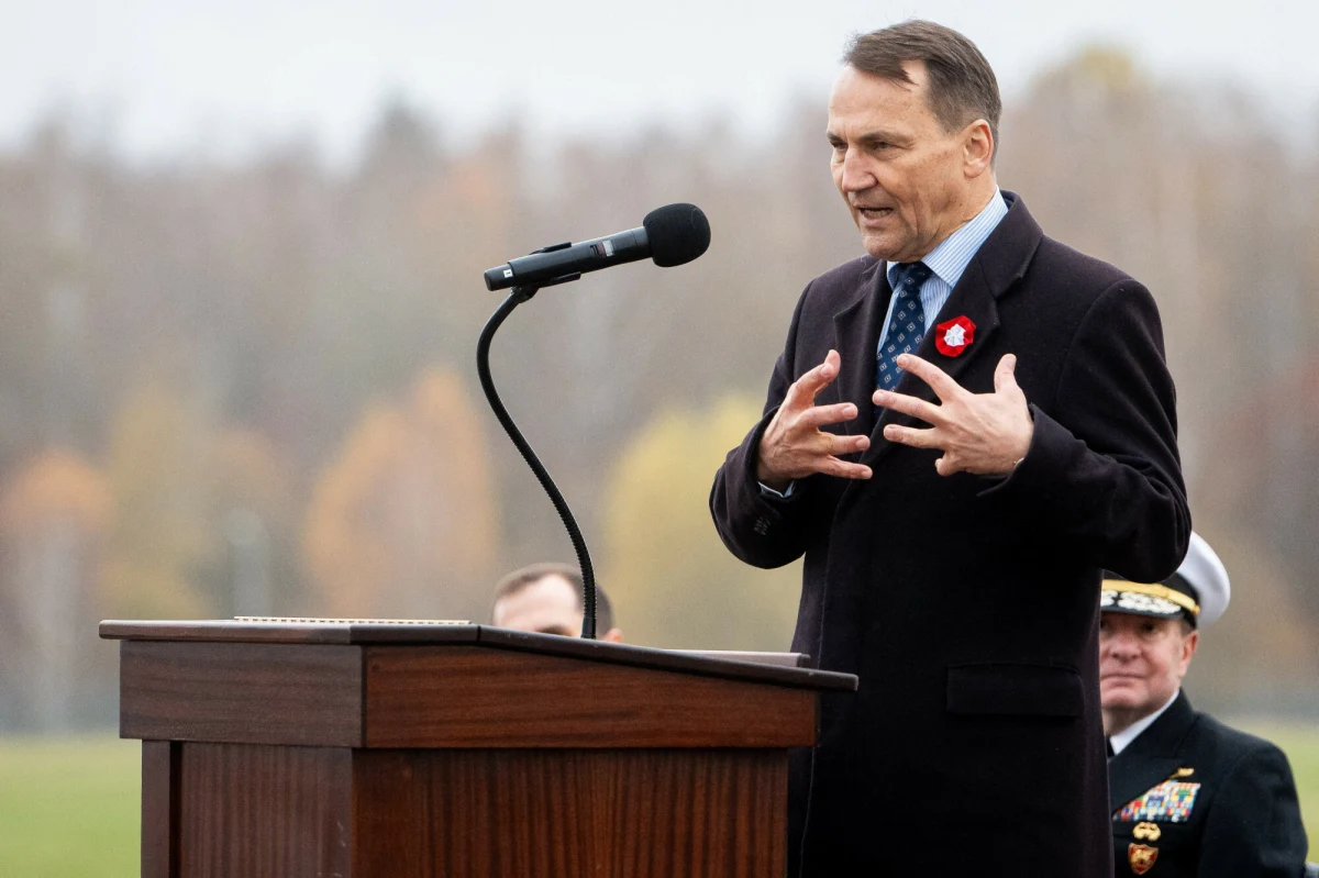 Radosław Sikorski uruchomił stronę z hasłem "Prezydent na trudne czasy", na której udostępnił list do członków KO z apelem o głosowanie na niego w prawyborach. Przekonuje, że "czasy się zmieniły", kampanię prezydencką zdominują kwestie bezpieczeństwa, a on ma "największe szanse" wygrać z kandydatem PiS.

