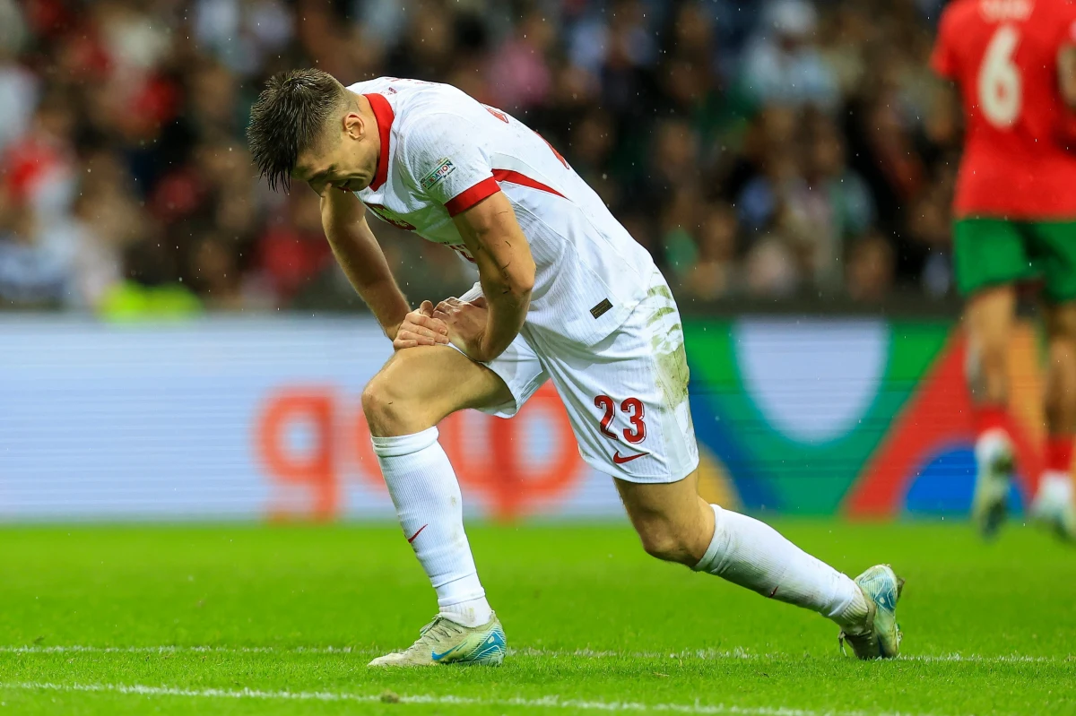 "W drugiej połowie dużo się posypało" - ocenił piłkarz reprezentacji Polski Krzysztof Piątek po porażce z Portugalią (1:5) w 5. kolejce Ligi Narodów. W pierwszej połowie nie padły bramki, ale po przerwie Cristiano Ronaldo i jego koledzy zdeklasowali Biało-Czerwonych.