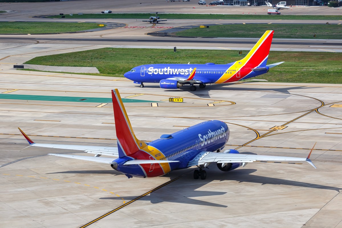 Chwile trwogi w pobliżu lotniska Dallas Love Field w Teksasie. Padły strzały, a jeden pocisk uderzył w przygotowujący się do startu samolot amerykańskich linii Southwest. Nikomu nic się nie stało, pasażerowie zostali bezpiecznie ewakuowani - poinformował rzecznik lotniska.