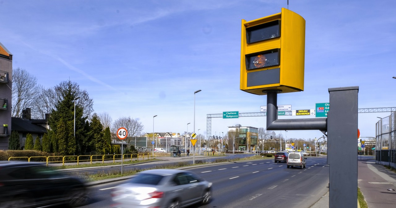 Stacjonarne, urządzenia, mierzące, prędkość, znajdują, zarządem, Centrum, Automatycznego, Nadzoru, Ruchem, Drogowym, oficjalnych Zasięg fotoradaru to nawet 60 metrów. Ale to nie jest reguła