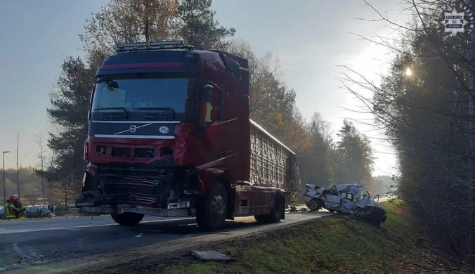 Tragedia na Śląsku. Auto roztrzaskało się o ciężarówkę