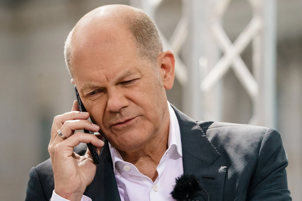 "Oznaka słabości, a nie siły" – tak telefon kanclerza Niemiec Olafa Scholza do prezydenta Rosji Władimira Putina podsumował czołowy polityk opozycyjnej chadecji Juergen Hardt. Głosy krytyki płyną także z Francji. Tamtejsi eksperci zwracają uwagę, że Scholz, telefonując do Moskwy, kierował się przede wszystkim interesem wewnętrznym.