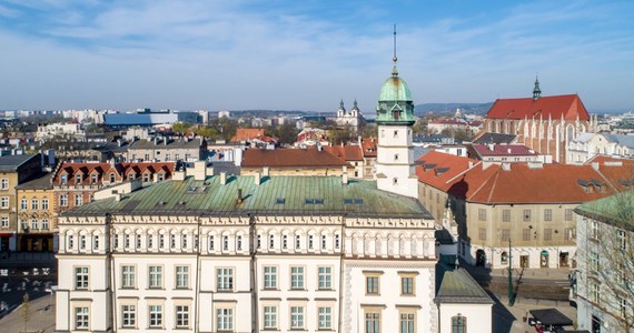 Muzeum Krakowa odsłoni przed zwiedzającymi niedostępny na co dzień hełm Wieży Ratuszowej z dzwonami, a do Muzeum Etnograficznego będzie prowadziło dawne, nieużywane już przejście. To tylko niektóre atrakcje, jakie  przygotowano na niedzielny 19. Dzień Otwarty Muzeów Krakowskich.