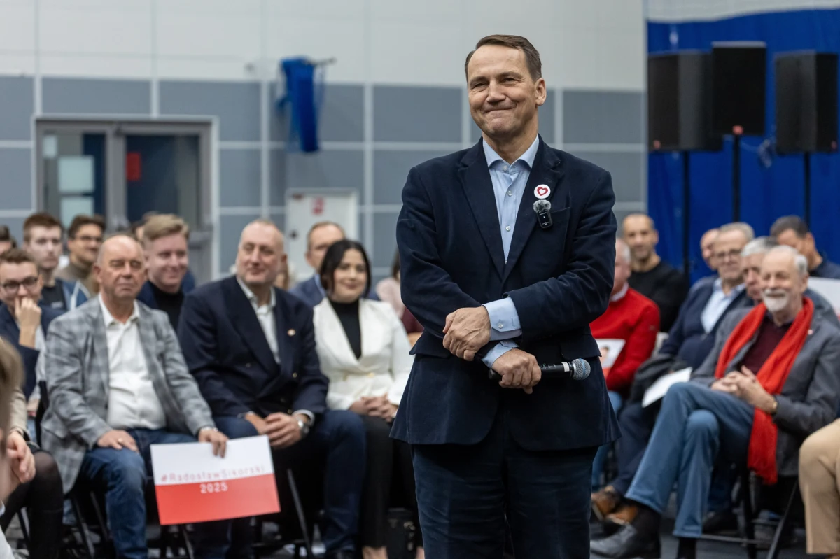 W najbliższych dniach rosyjscy dyplomaci opuszczą konsulat w Poznaniu - przekazał Radosław Sikorski. Dodał, że polski rząd przychylnie spojrzałby na prośbę Kijowa, by w tym samym miejscu zorganizować konsulat ukraiński.