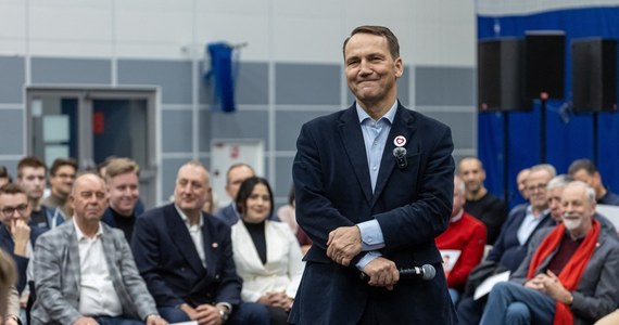 W najbliższych dniach rosyjscy dyplomaci opuszczą konsulat w Poznaniu - przekazał Radosław Sikorski. Dodał, że polski rząd przychylnie spojrzałby na prośbę Kijowa, by w tym samym miejscu zorganizować konsulat ukraiński.