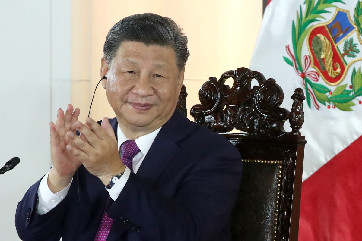 Xi Jinping spotkał się z prezydentem USA Joe Bidenem w kuluarach szczytu Wspólnoty Gospodarczej Azji i Pacyfiku (APEC) w stolicy Peru, Limie. Przywódca Chin zapewnił o woli współpracy z administracją przyszłego prezydenta USA Donalda Trumpa.