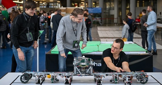 Ok. 500 uczestników wzięło udział w zawodach robotycznych xChallenge, które odbyły w podrzeszowskiej Jasionce. W 16 konkurencjach zaprezentowało się ponad 300 robotów. To największe w kraju tego typu wydarzenie.