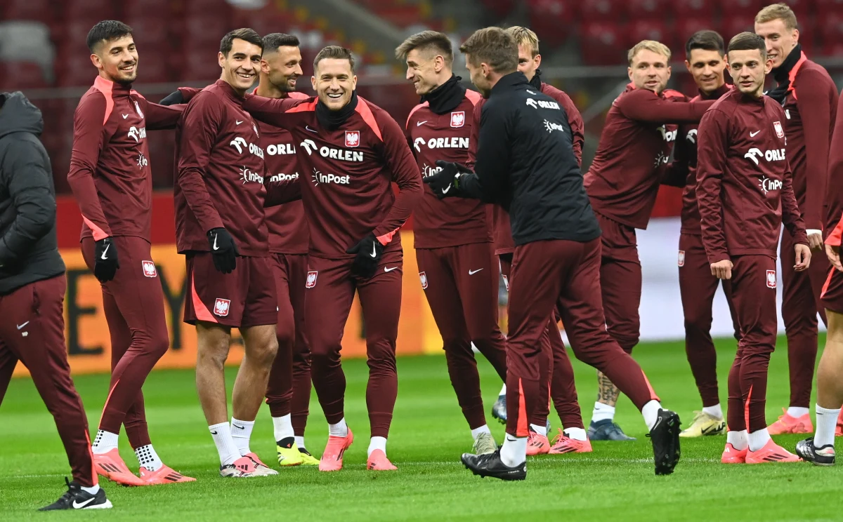 ​Polscy piłkarze, trzy dni po porażce w Porto z Portugalią 1:5, o godz. 20:45 w Warszawie podejmą Szkocję na zakończenie fazy grupowej Ligi Narodów. Do zajęcia trzeciej lokaty, oznaczającej baraż o utrzymanie w najwyższej dywizji, wystarczy im remis, ale stawką jest też odzyskanie zaufania kibiców.